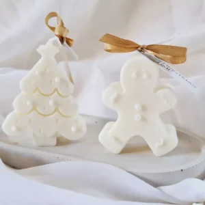 Bougies en cire de soja sapin de Noël et bonhomme en pain d'épices - Article en précommande